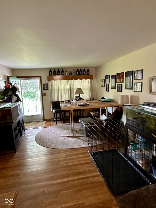 Listing Image 8