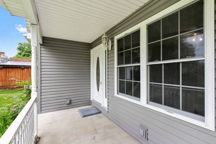 Listing Image 4