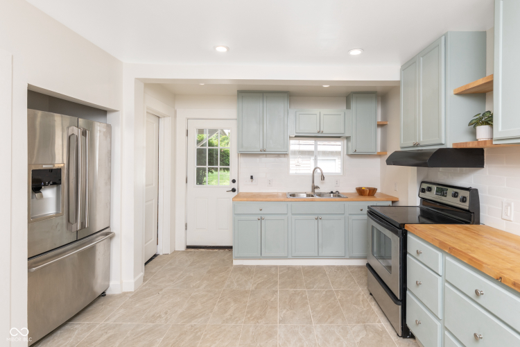 Listing Image 10