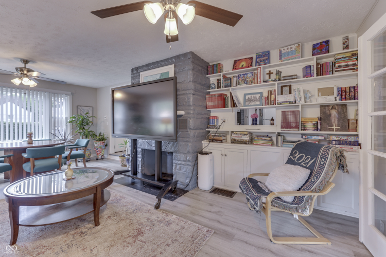 Listing Image 12