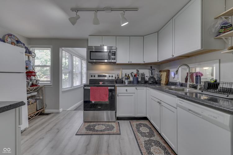 Listing Image 16