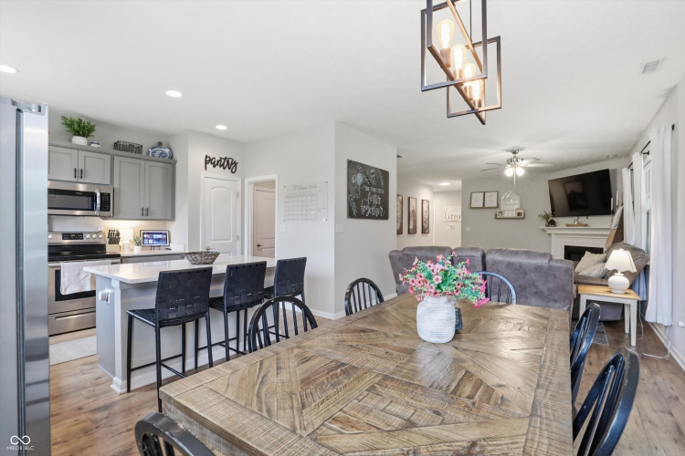Listing Image 14