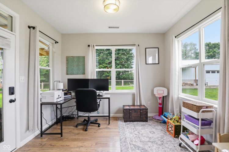 Listing Image 15