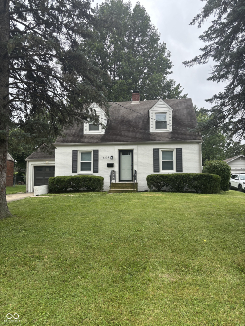 Listing Image 4