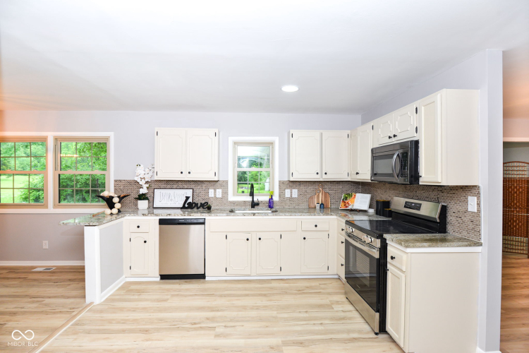 Listing Image 12
