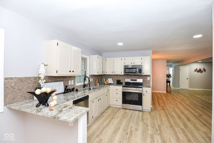 Listing Image 13