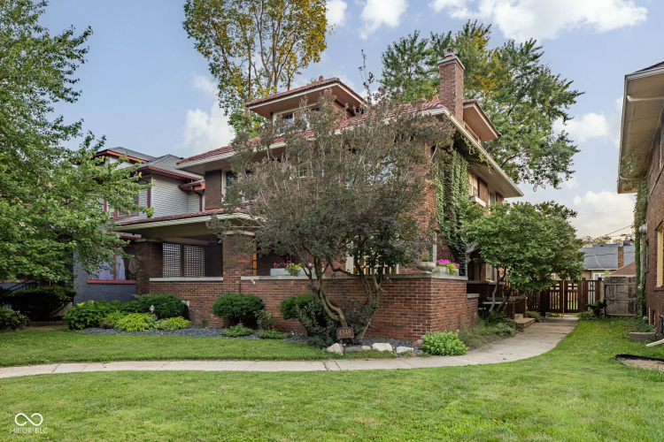 Listing Image 4