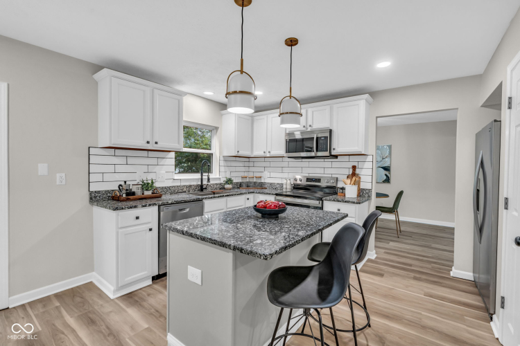 Listing Image 10