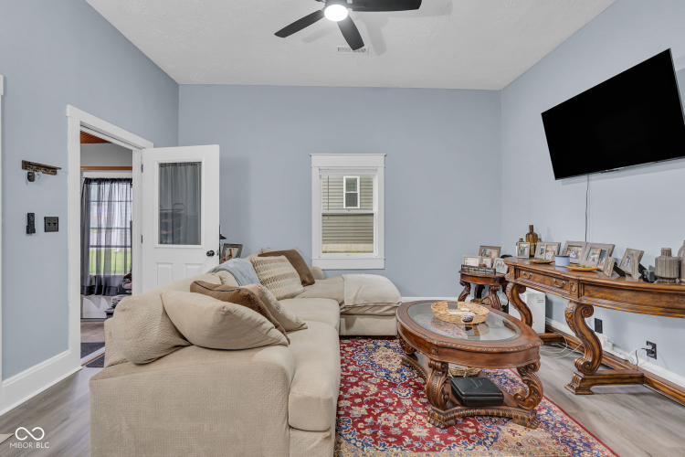 Listing Image 7