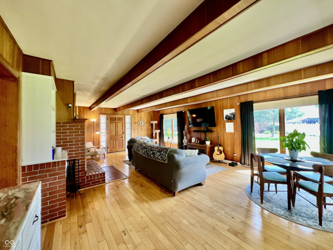 Listing Image 12
