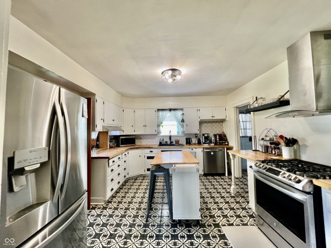 Listing Image 4