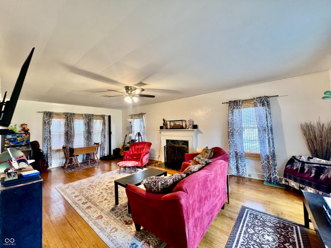 Listing Image 8