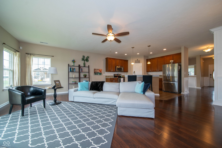 Listing Image 15