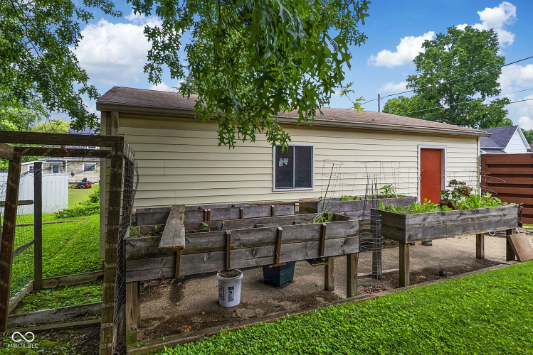 Listing Image 16