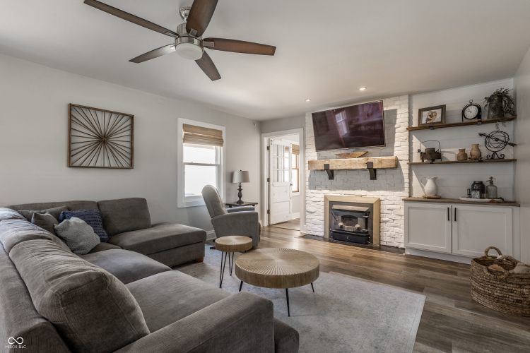 Listing Image 12