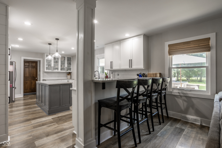 Listing Image 9