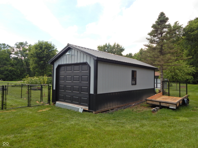 Listing Image 4