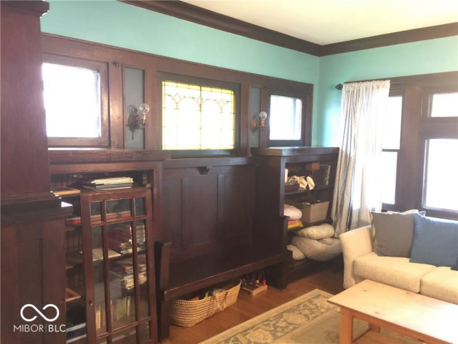 Listing Image 4
