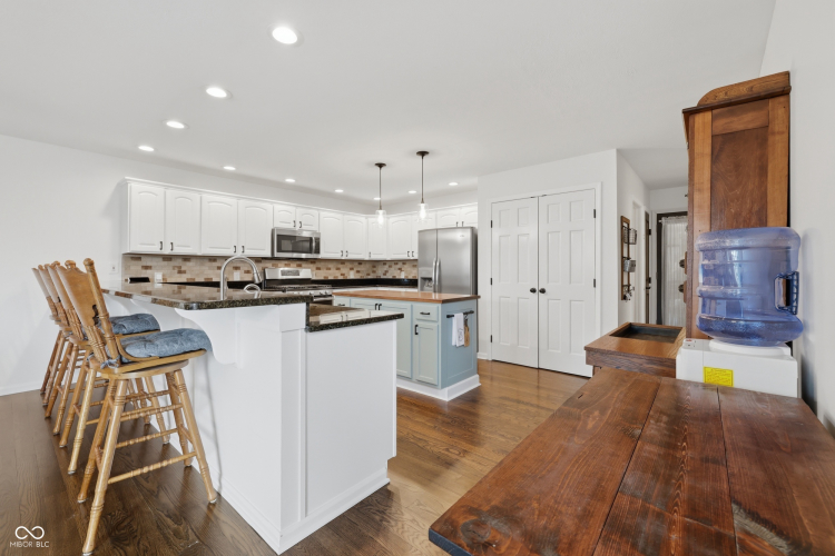 Listing Image 14