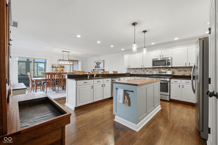Listing Image 15