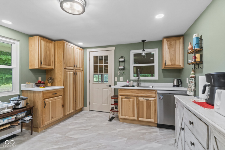 Listing Image 10