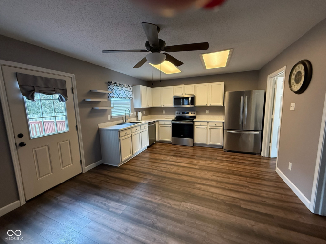 Listing Image 15