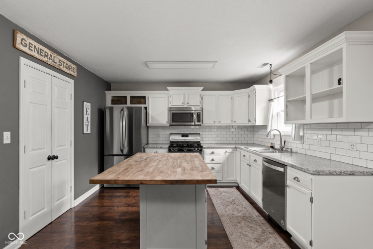 Listing Image 12