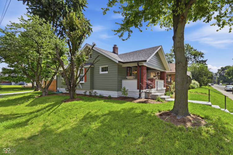 Listing Image 4