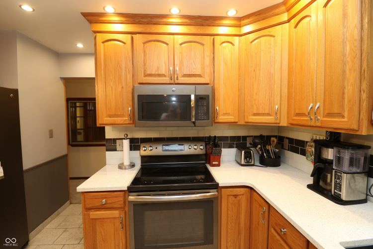 Listing Image 12