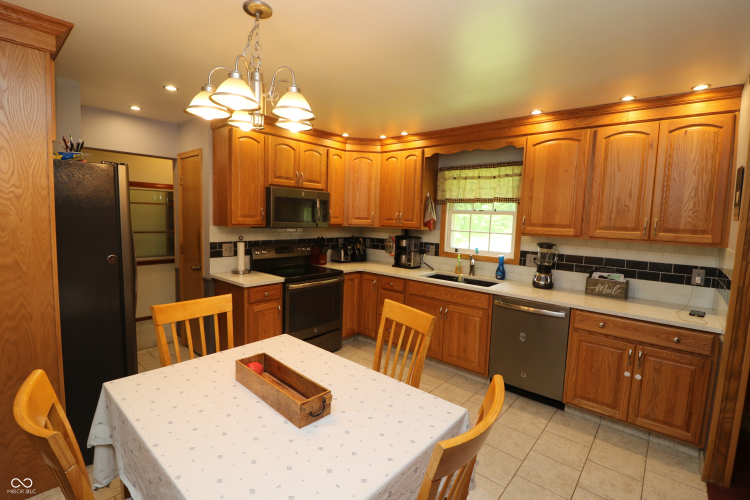 Listing Image 8