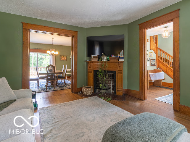 Listing Image 19