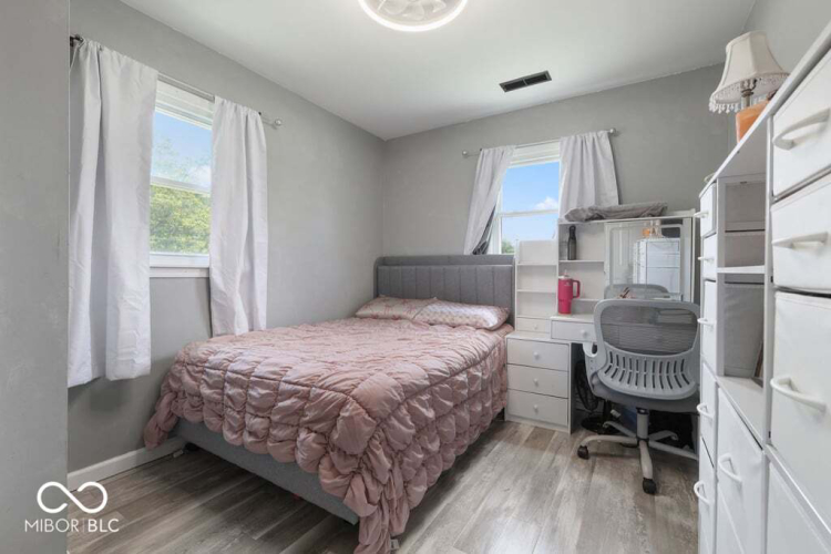 Listing Image 19