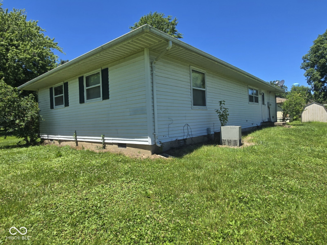 Listing Image 4