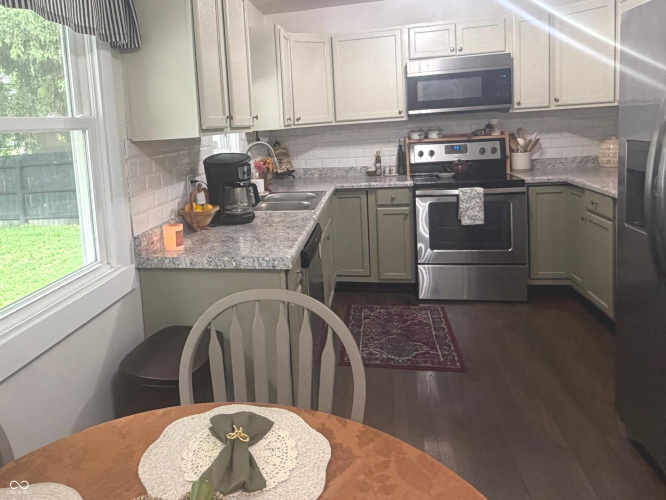 Listing Image 9