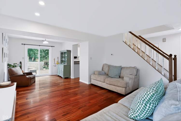 Listing Image 12