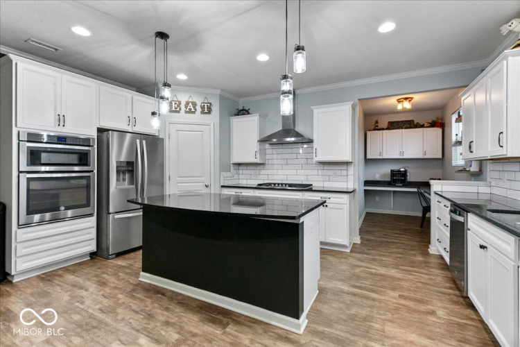 Listing Image 12