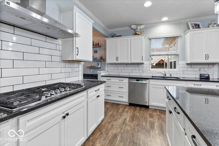 Listing Image 13