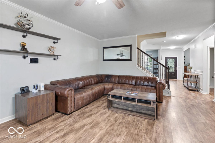 Listing Image 6