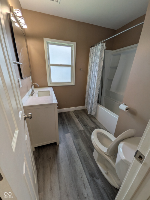 Listing Image 12
