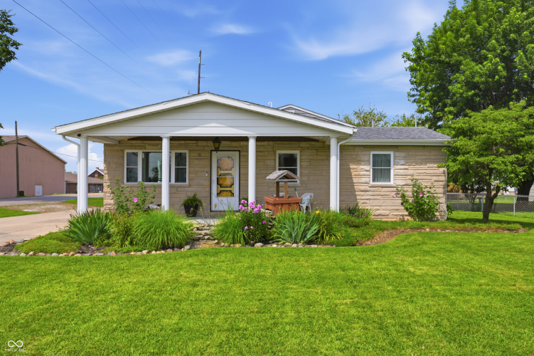 Listing Image 4