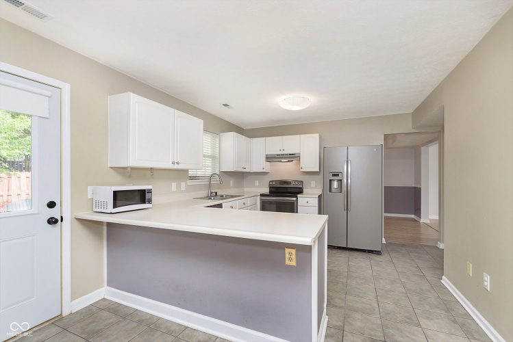 Listing Image 12