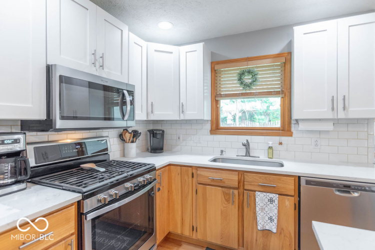 Listing Image 12