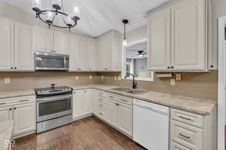 Listing Image 13