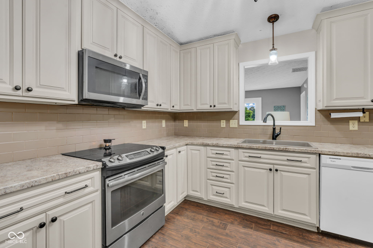 Listing Image 14