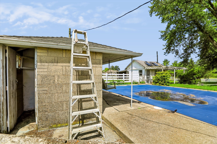 Listing Image 64