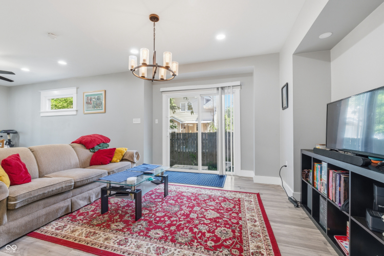 Listing Image 9