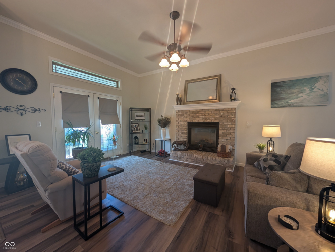 Listing Image 5