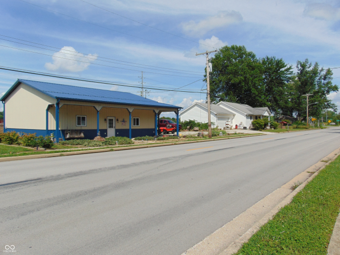 Listing Image 4