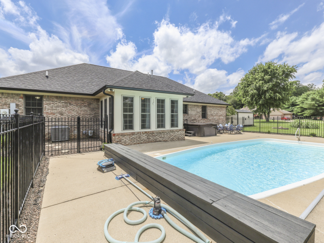 Listing Image 53