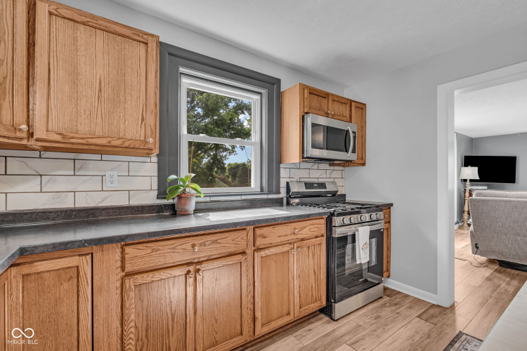 Listing Image 16